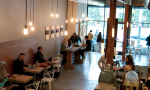 Arbeiten im Coffeeshop: Cafés wie das Flywheel in San Francisco bieten nette Abwechslung zum Büro. (Bild: Flywheel)