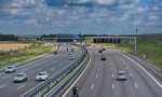 Teststrecke für selbstfahrende Autos auf der A9 bestätigt. (Bild: „Garching Bundesautobahn 9“ von Rl91 - Eigenes Werk. Lizenziert unter CC BY-SA 3.0 über Wikimedia Commons.)