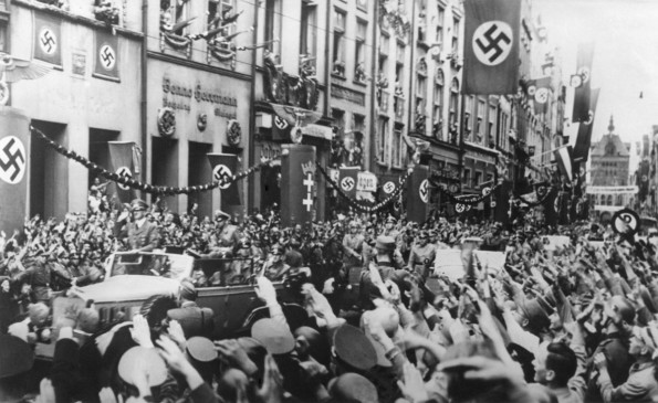 Erfolgreiche berschriften: Adolf Hitler trgt nicht die Alleinschuld am Zweiten Weltkrieg (Foto: Everett Historical / Shutterstock.com)