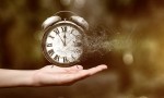 http://www.shutterstock.com/de/pic-271332740/stock-photo-time-is-running-up.html