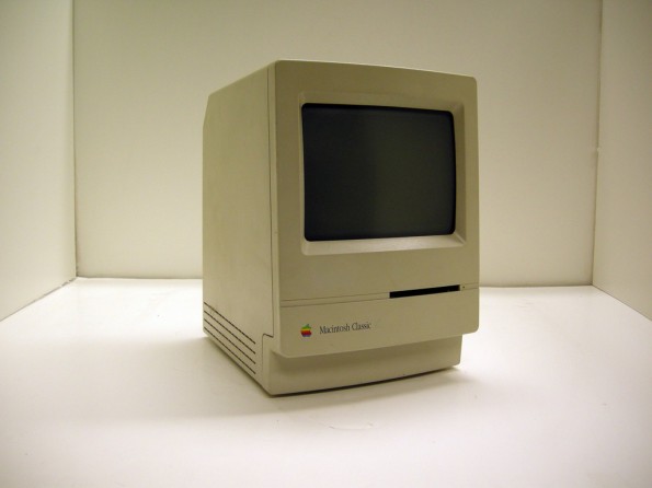 Apple: Der Macintosh Plus wurde 1986 veröffentlicht. (Foto: Bruno Cordiolo / Flickr Lizenz: CC BY 2.0)