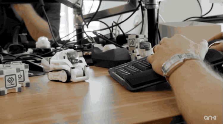 Anki Cozmo erkennt euch am Gesicht. (Bild: Anki/The Verge)