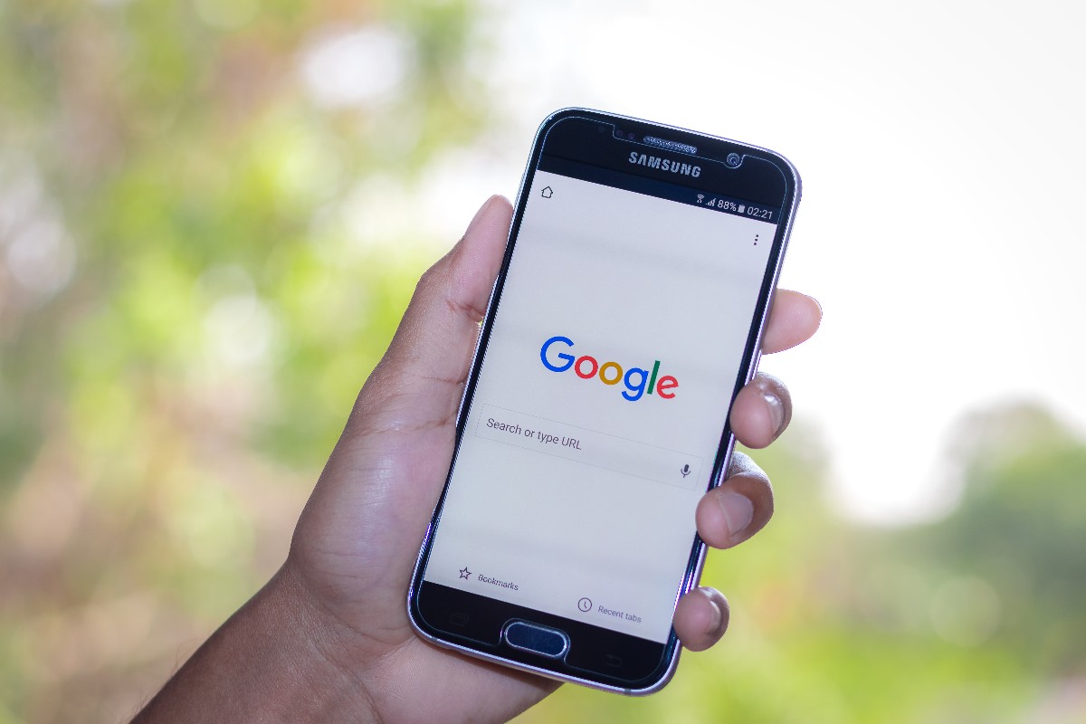 Ganz ohne Netzbetreiber: Google rollt seine Antwort auf iMessage jetzt selbst aus