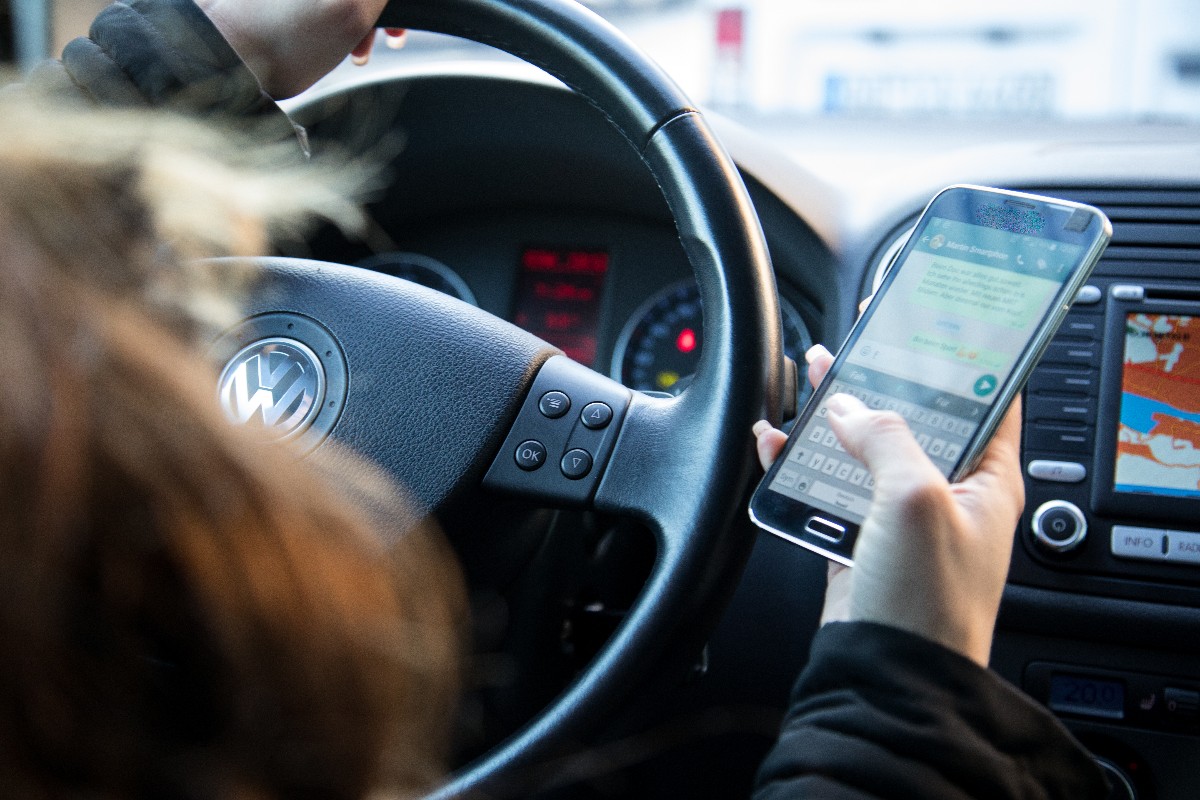 Apps im Auto: Per Fingertipp in die Parklücke