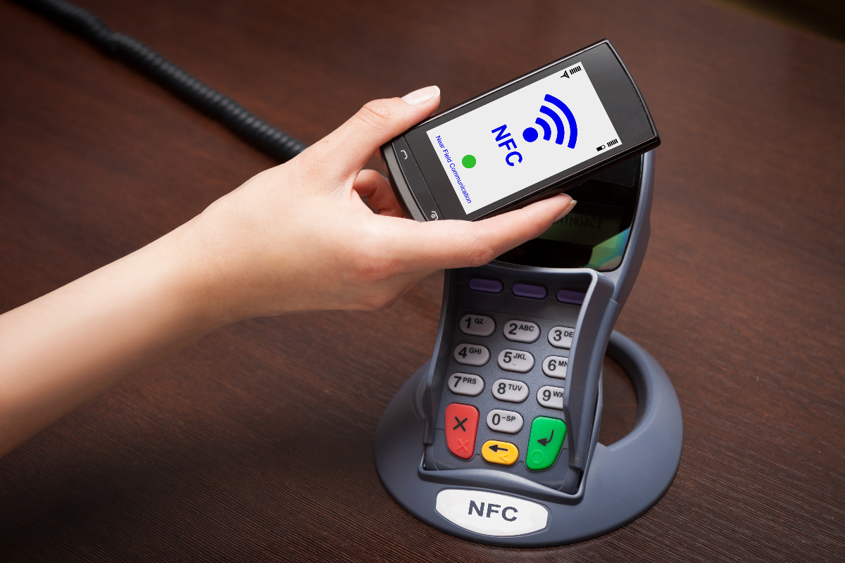 Bye-bye, Kartenkontakt: NFC-Forum verbessert das kontaktlose Bezahlen