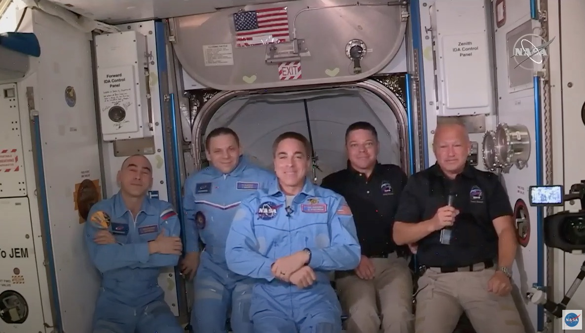 Erste bemannte SpaceX-Mission: Kapsel an ISS angedockt