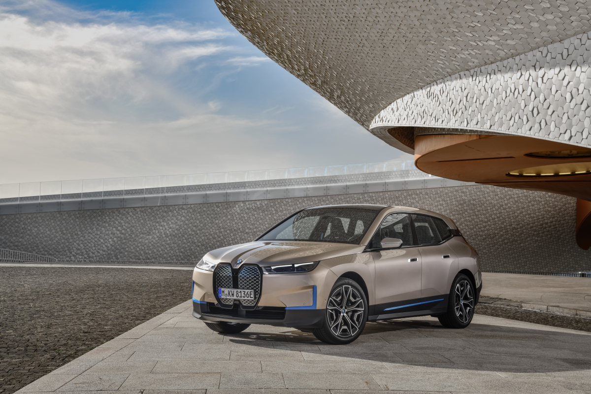 BMW iX: Rein elektrischer SUV mit 600 km Reichweite vorgestellt