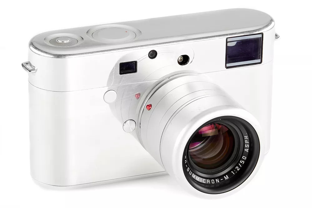 Leica: Design-Prototyp von Jony Ive und Marc Newson unter dem Hammer