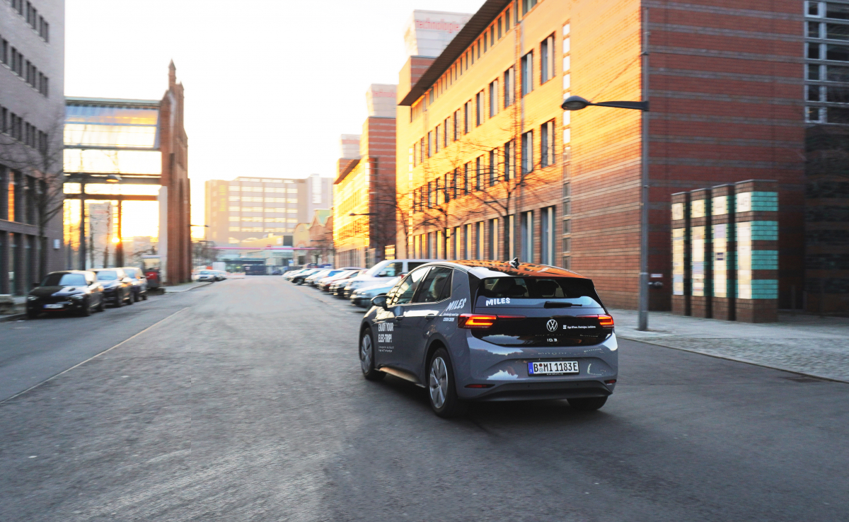 Miles Mobility wird elektrisch: Carsharing-Anbieter erweitert Flotte um VW  ID 3