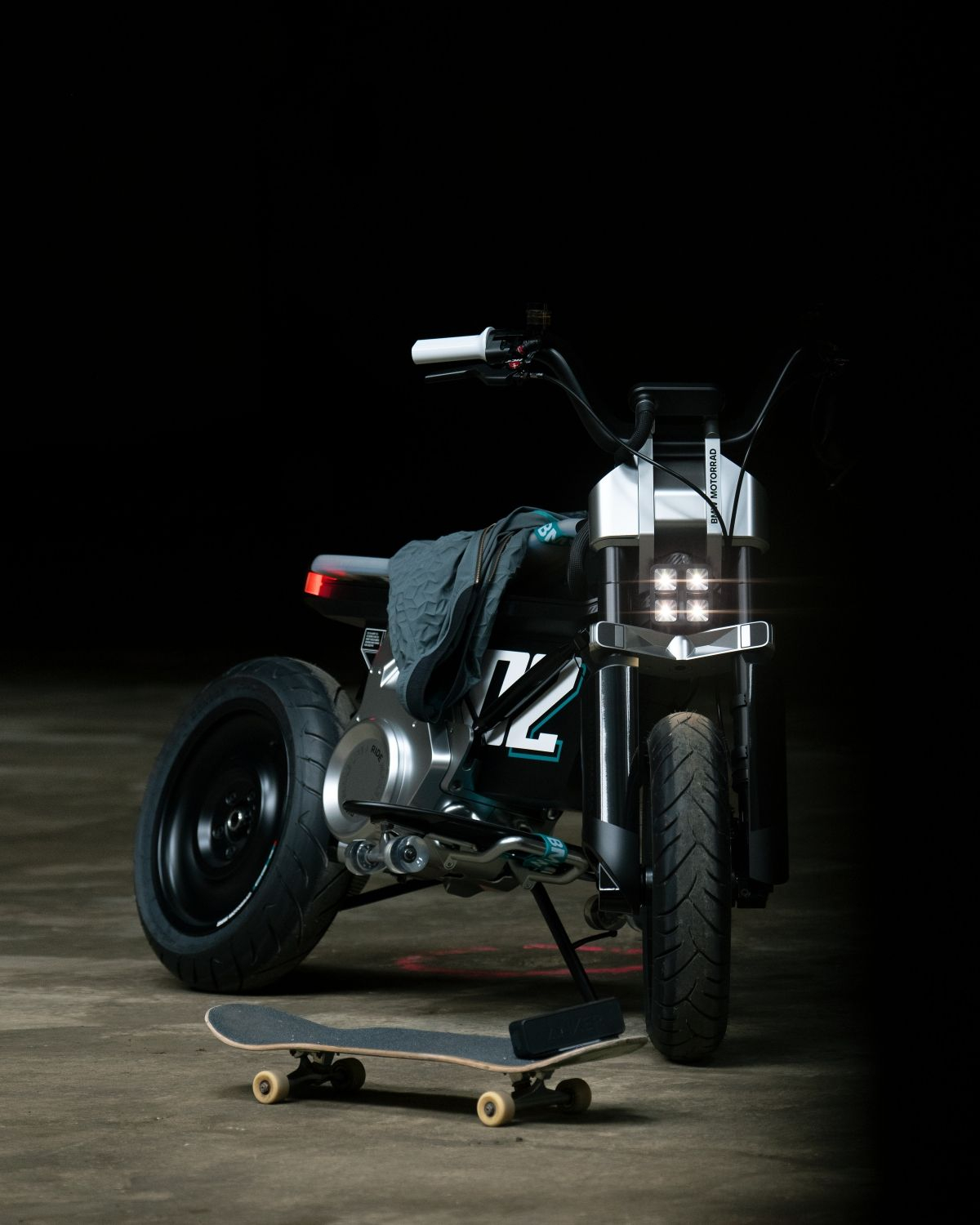 Zwischen Motorrad und Scooter: BMW präsentiert Concept-Bike