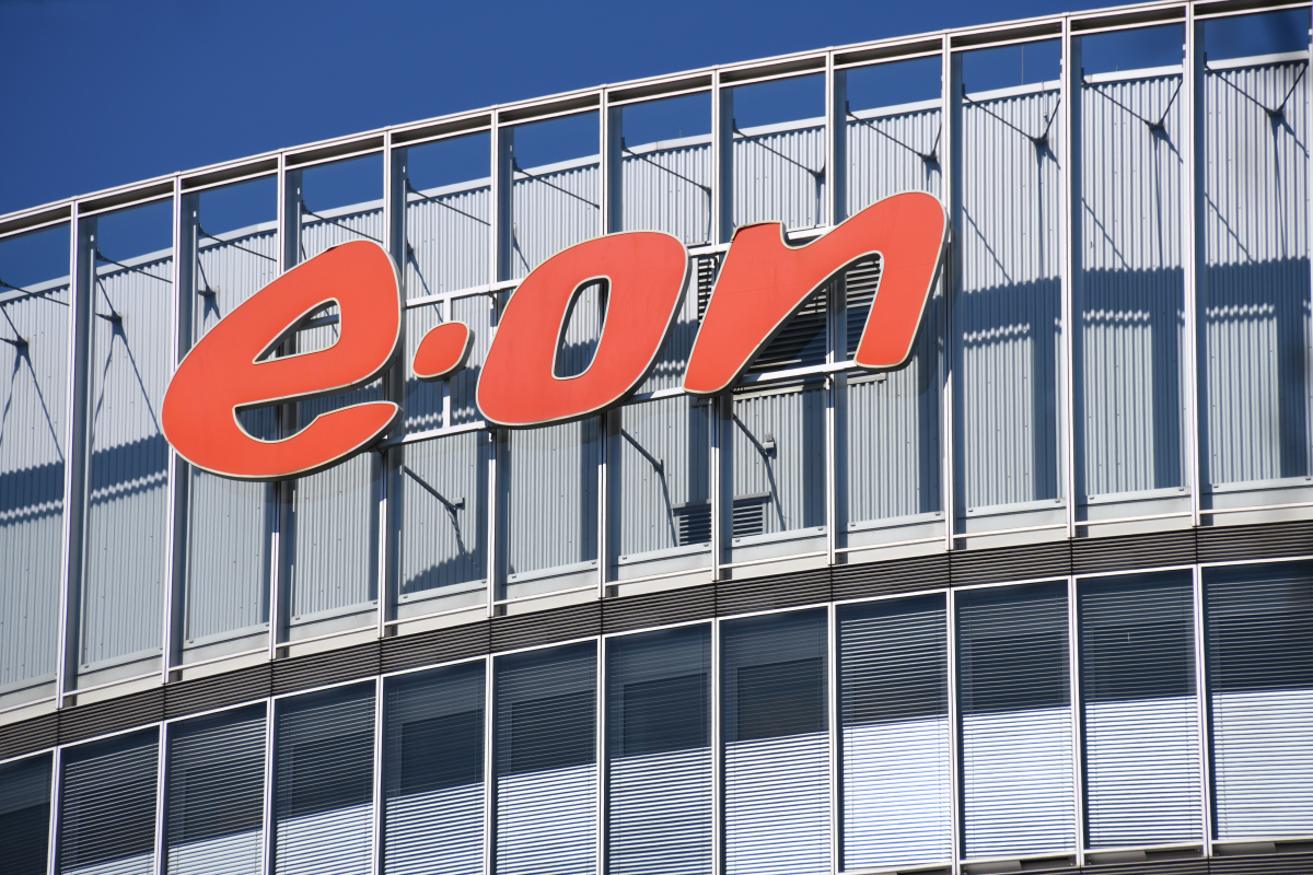 Eon plans billions in investments in power networks thumbnail