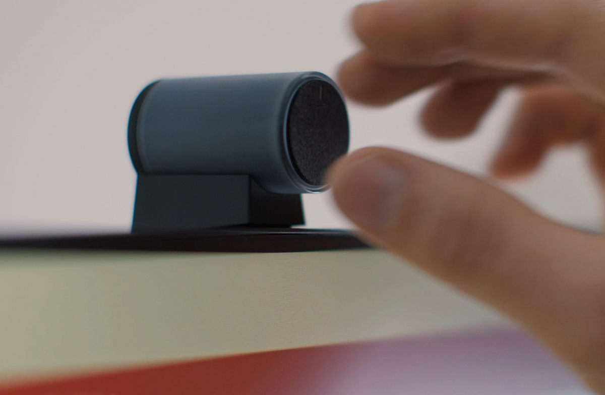 Dell turns the webcam right into a cool gadget with a magnet thumbnail