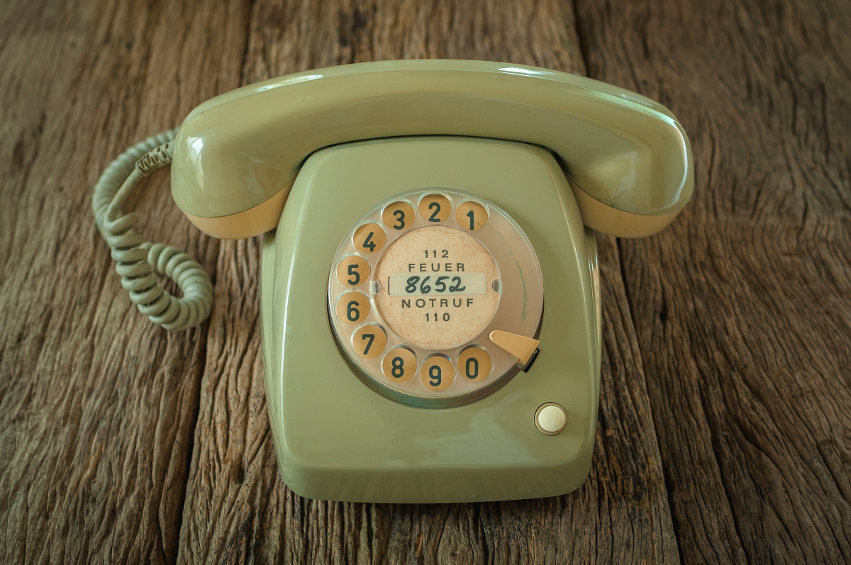 Ein Plädoyer für guten Ton: Warum Telefonieren oft richtig hart nervt