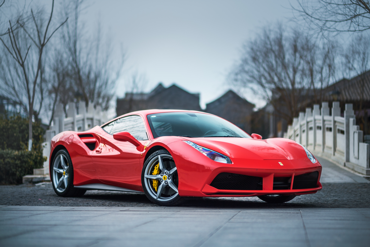 Ferrari setzt auf NFT: Der Autobauer hat einen Blockchain-Partner