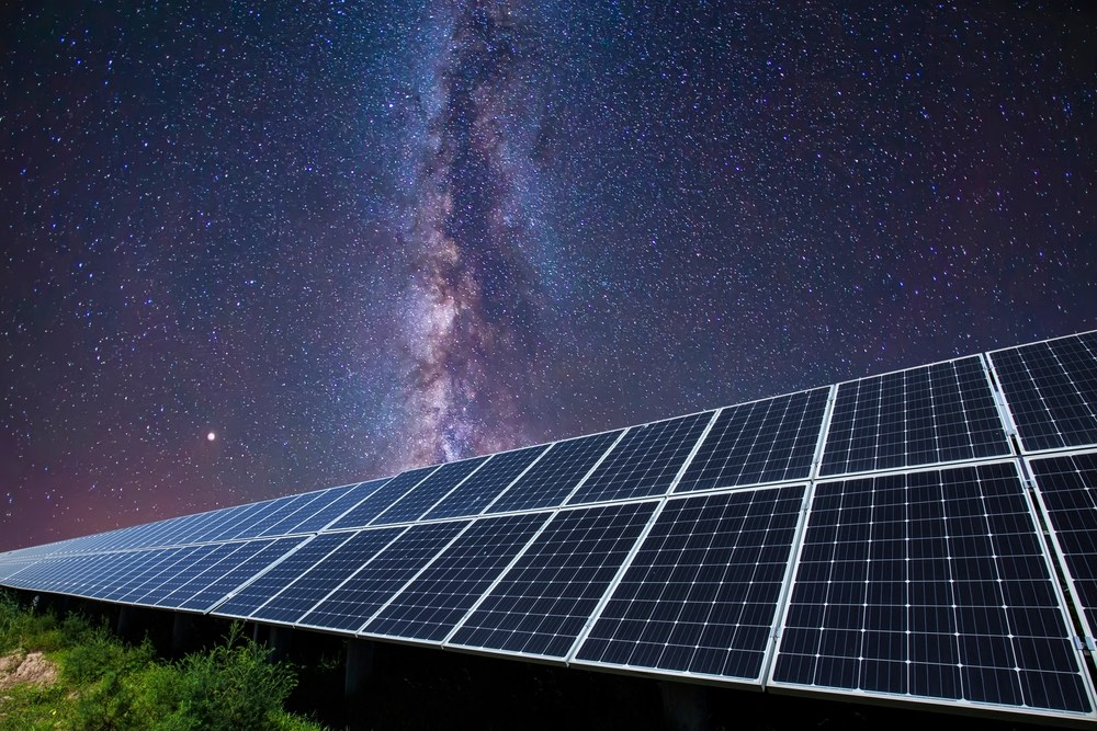 Mit diesem Trick produzieren Solarzellen Strom auch in der Nacht