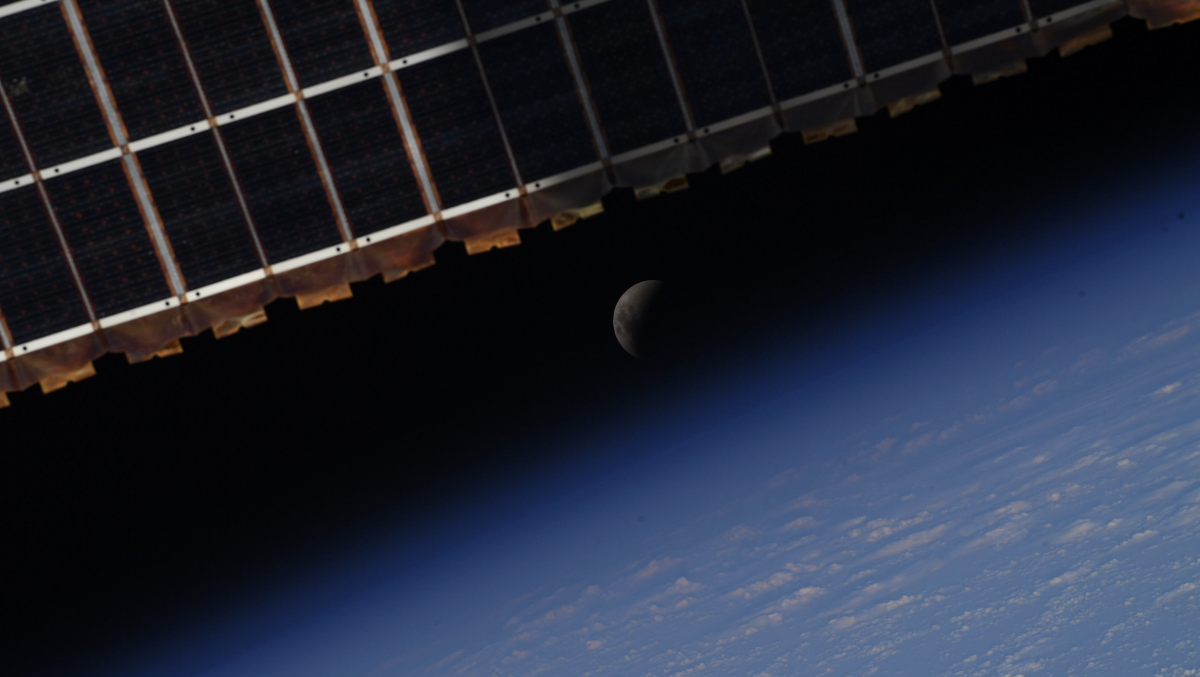 „Blutmond“ von der ISS: Spektakuläre Fotos zeigen totale Mondfinsternis