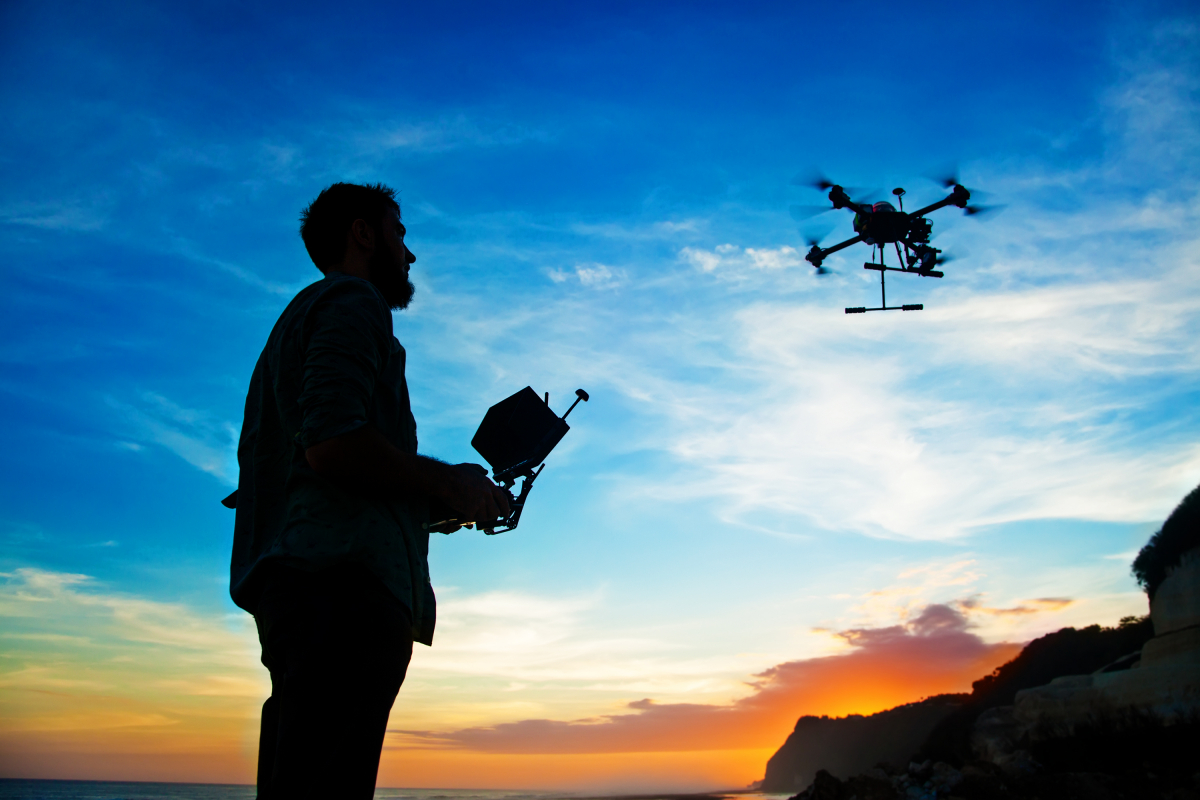 Weltweit erste lasergesteuerte Drohne umgeht Anti-Drohnen-Maßnahmen
