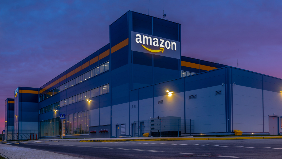 Amazon rudert zurück: Schließt 2 Lager und legt Pläne für 42 neue Gebäude auf Eis