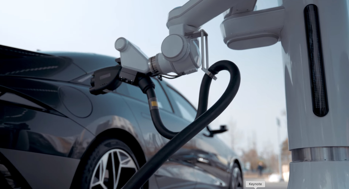 New robot ACR charges electric cars fully automatically