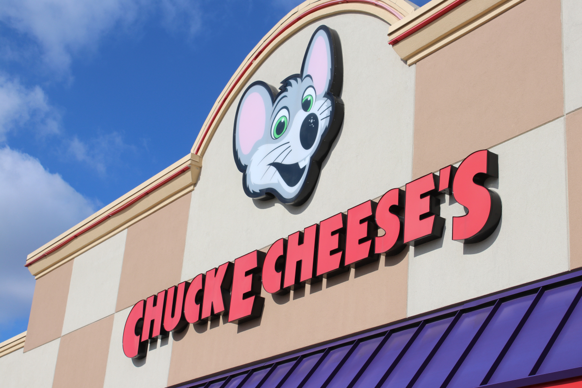 Scary characters from Chuck E. Cheese are still on floppy disk