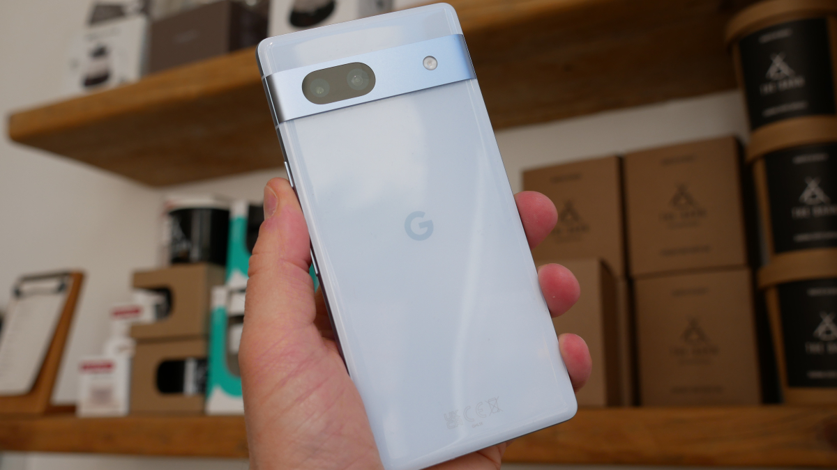 Pixel 7a hands-on: New mid-range smartphone competes with its big brother