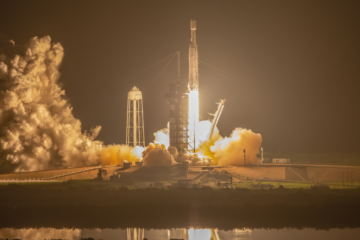 Rekordstart: Falcon Heavy bringt schwersten Satelliten aller Zeiten ins All