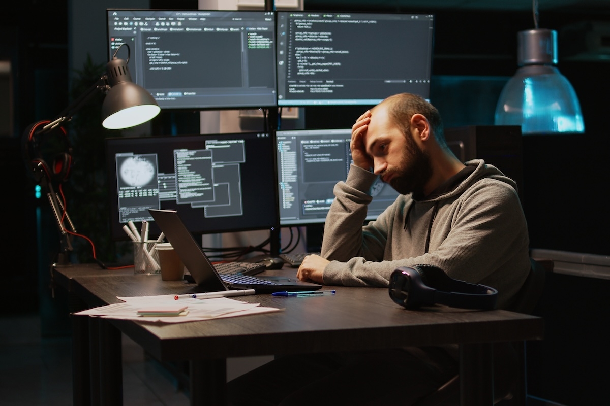Coding-KI im Panik-Modus: Replit löscht Tausende Datensätze in Tech-Firma | t3n